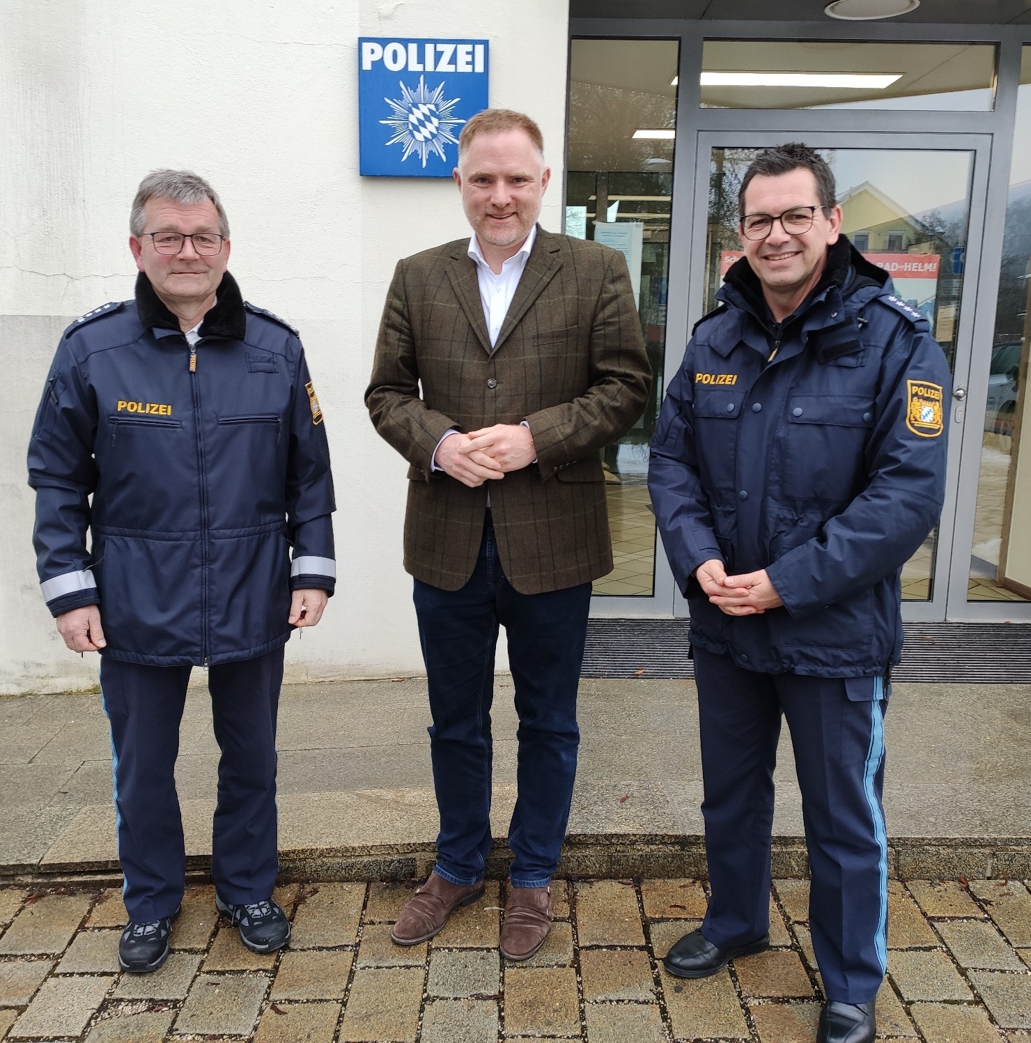 Weihnachtsbesuche bei Polizei und Rettungsdienst