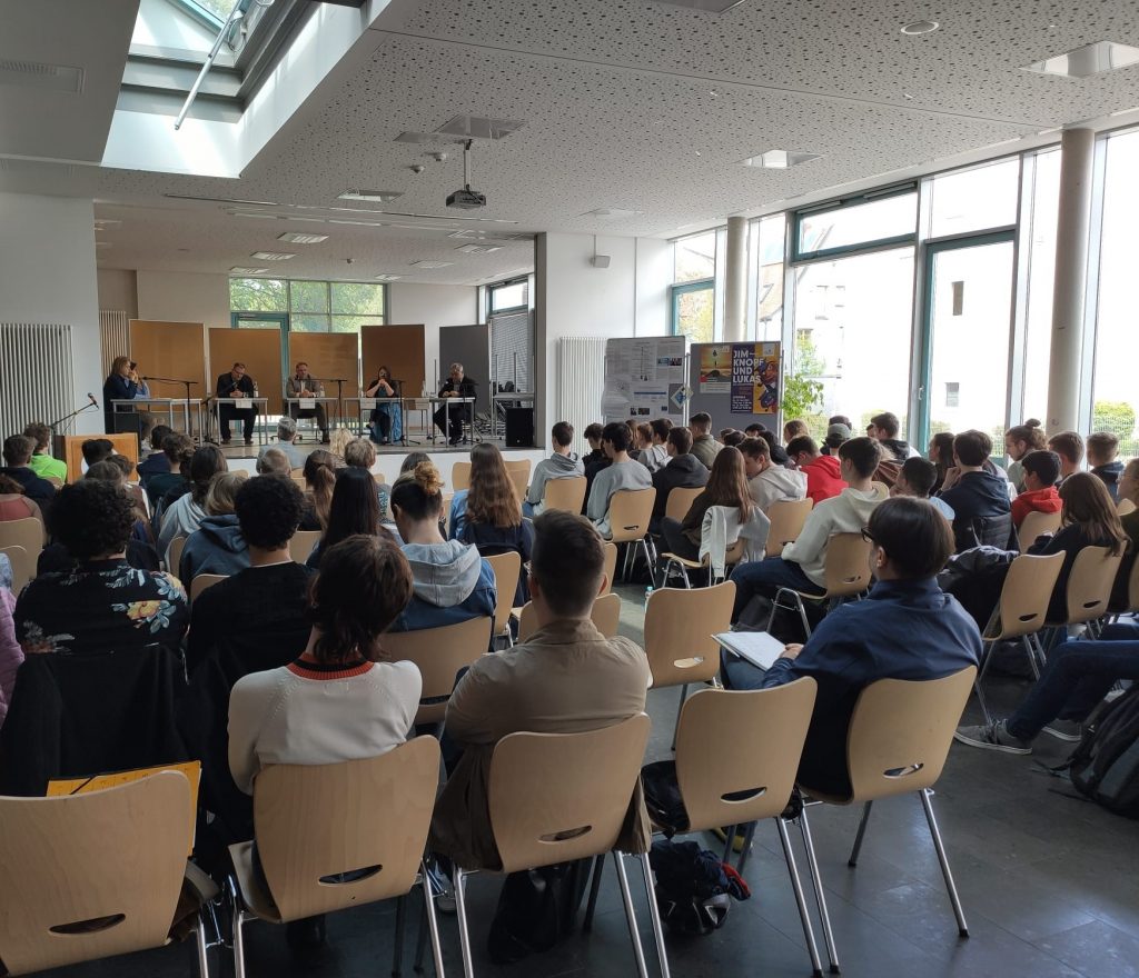Schülerdiskussion am Albertus-Magnus-Gymnasium in Regensburg