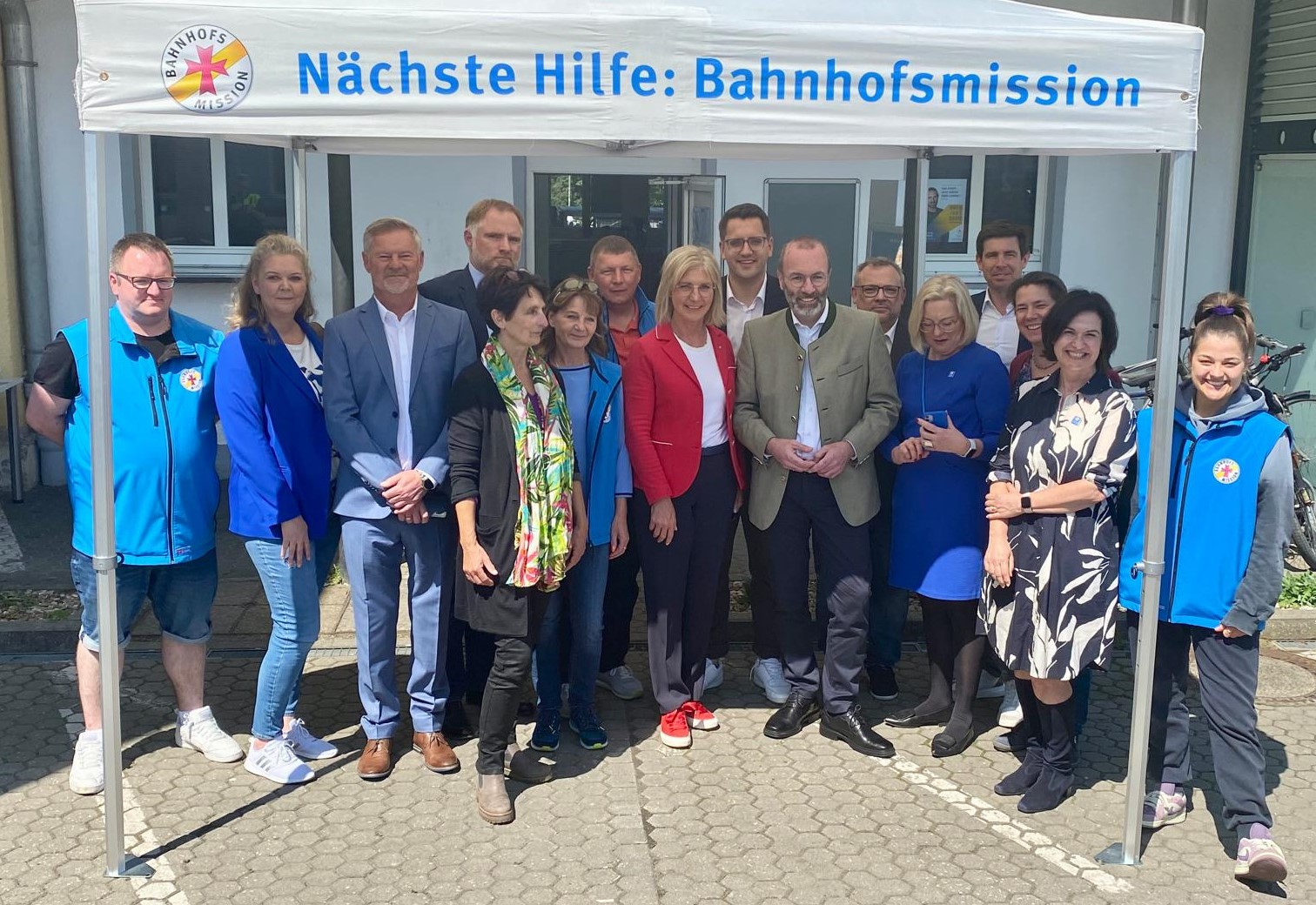 Mit Manfred Weber und Staatsministerin Scharf bei der Bahnhofsmission