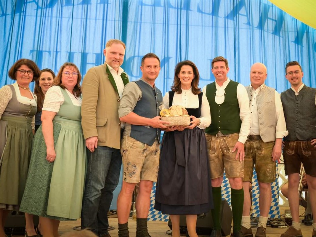 Pfingstvolksfest in Schierling mit Staatsministerin Michaela Kaniber