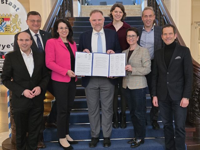 Übergabe Resolution für ME/CFS-Fachambulanz für Ostbayern am Universitätsklinikum Regensburg