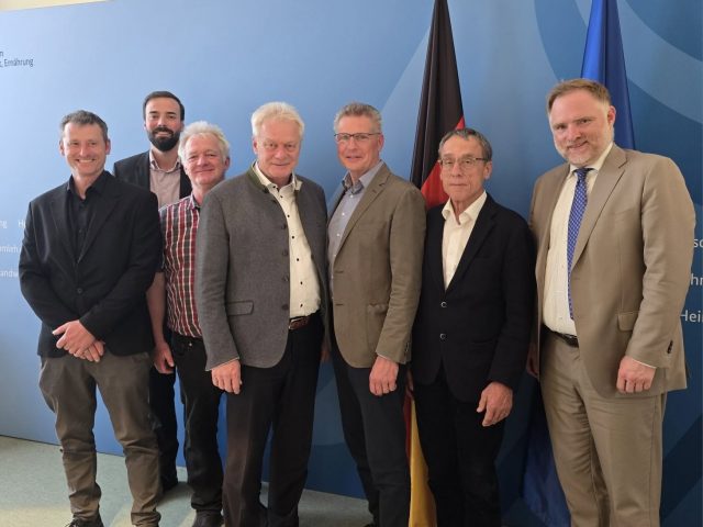 Gespräch mit Landwirten aus der Region Regensburg bei Bundesminister Alois Rainer
