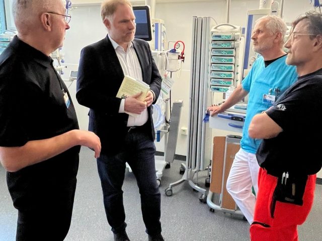 Buchübergabe zur Organspende