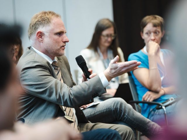 Podiumsdiskussion bei der IHK in München: Selbstständigkeit stärken. Altersvorsorge verlässlich gestalten.